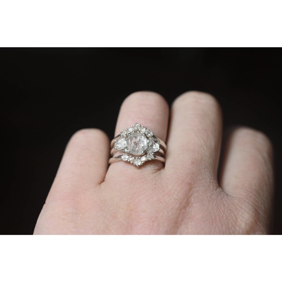 Engagement ring set, raw diamond ring, raw stone ring, alternative engag… - Picture 8 of 8